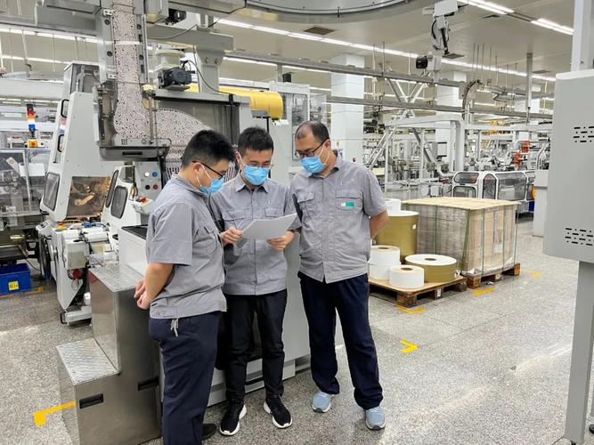 就地技改项目建设部信息系统工作人员到卷包车间开展卷接包机组智能化