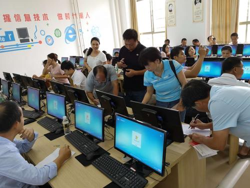 保亭县教育研训中心电教室举办"全国教育信息化工作进展信息系统""
